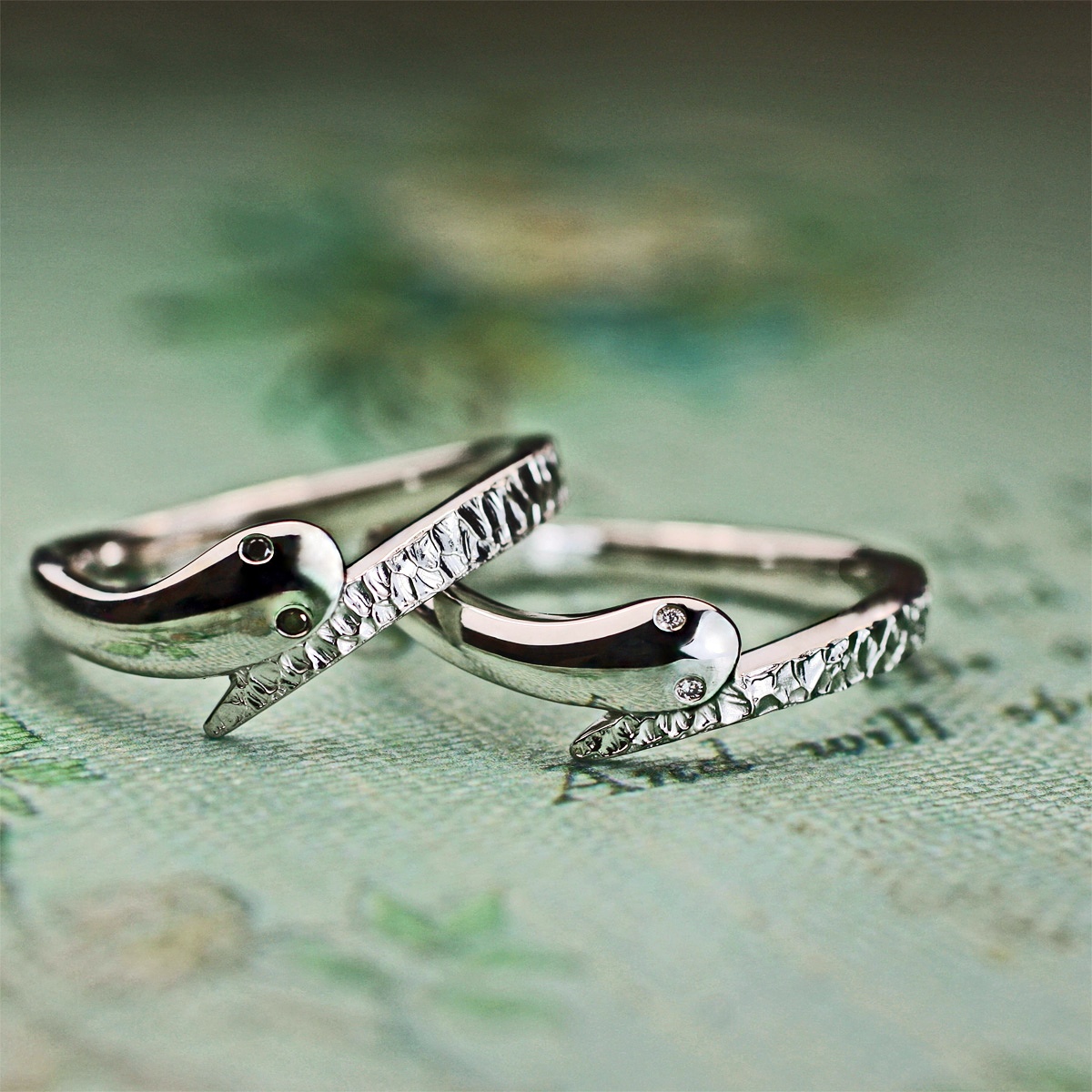 スネークデザインの結婚指輪をプラチナ９５０でオーダーメイド