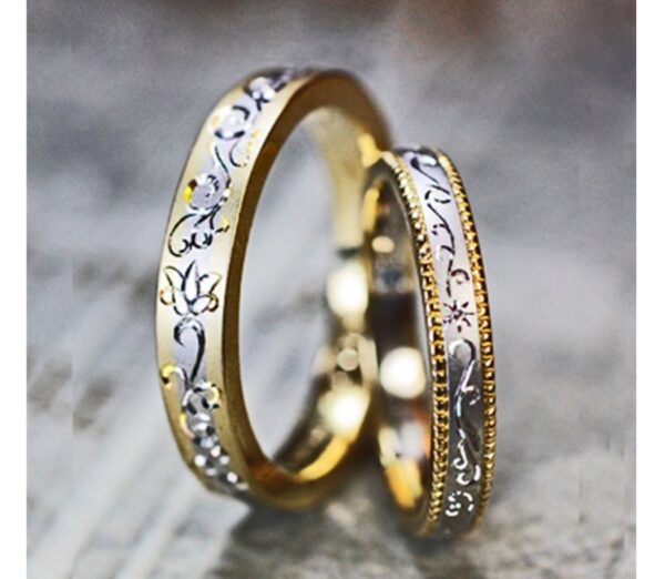 【ユリの花模様】をデザインした【コンビカラー】の オーダー結婚指輪